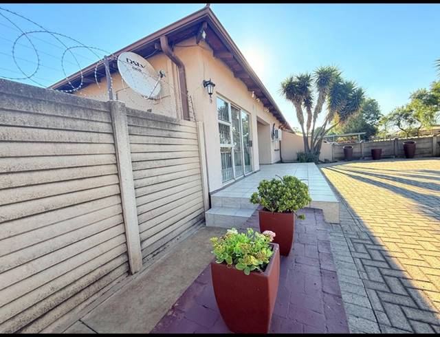 3 BEDROOM HOUSE FOR SALE IN VANDERBIJLPARK CW 3